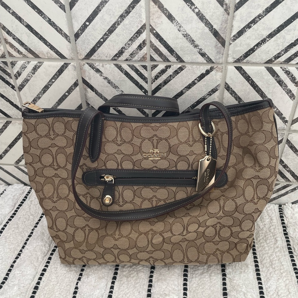 Coach shoulder purse / bag